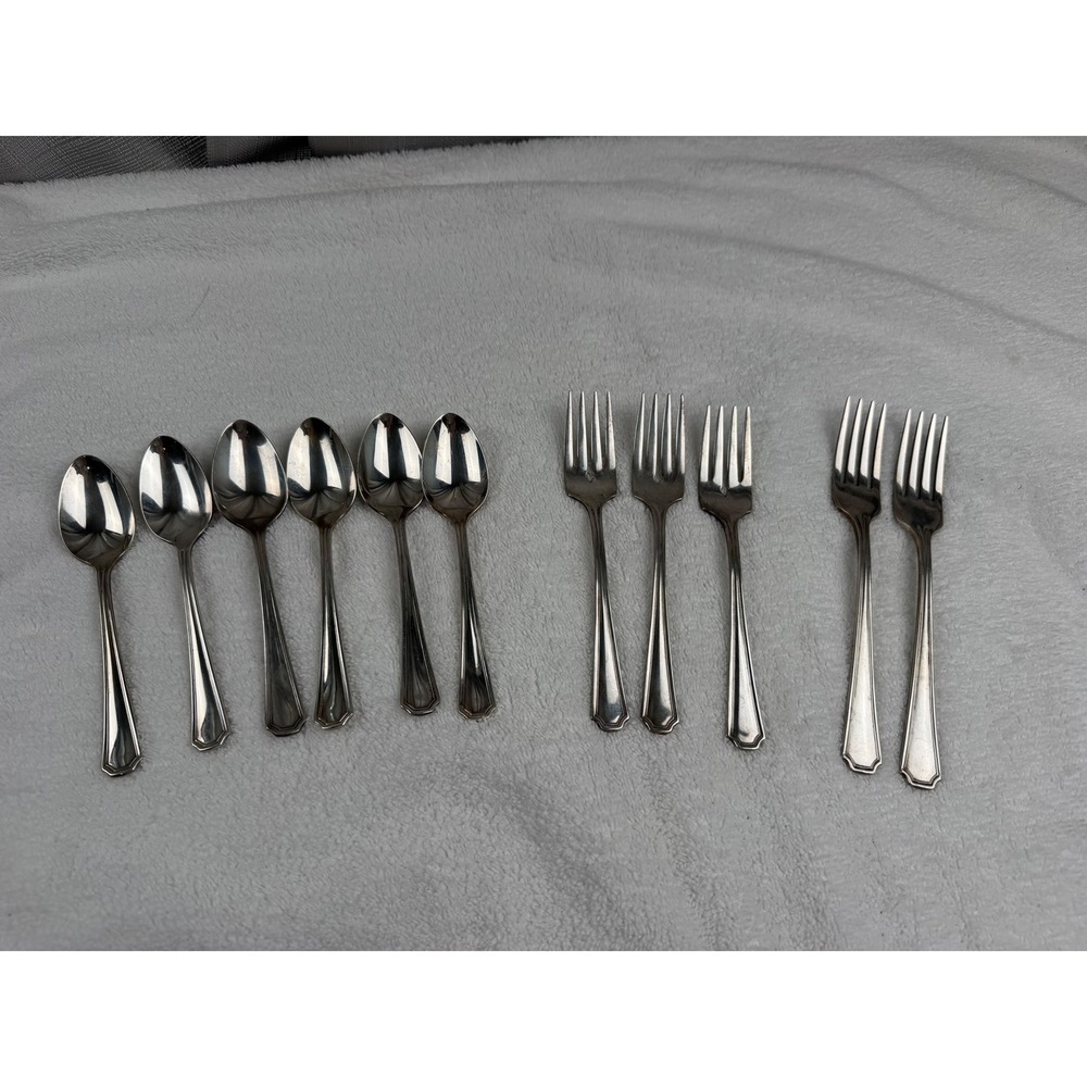 Lot of 11 Oneida Silversmiths Silverplate Balmoral Teaspoons Dinner Salad Forks